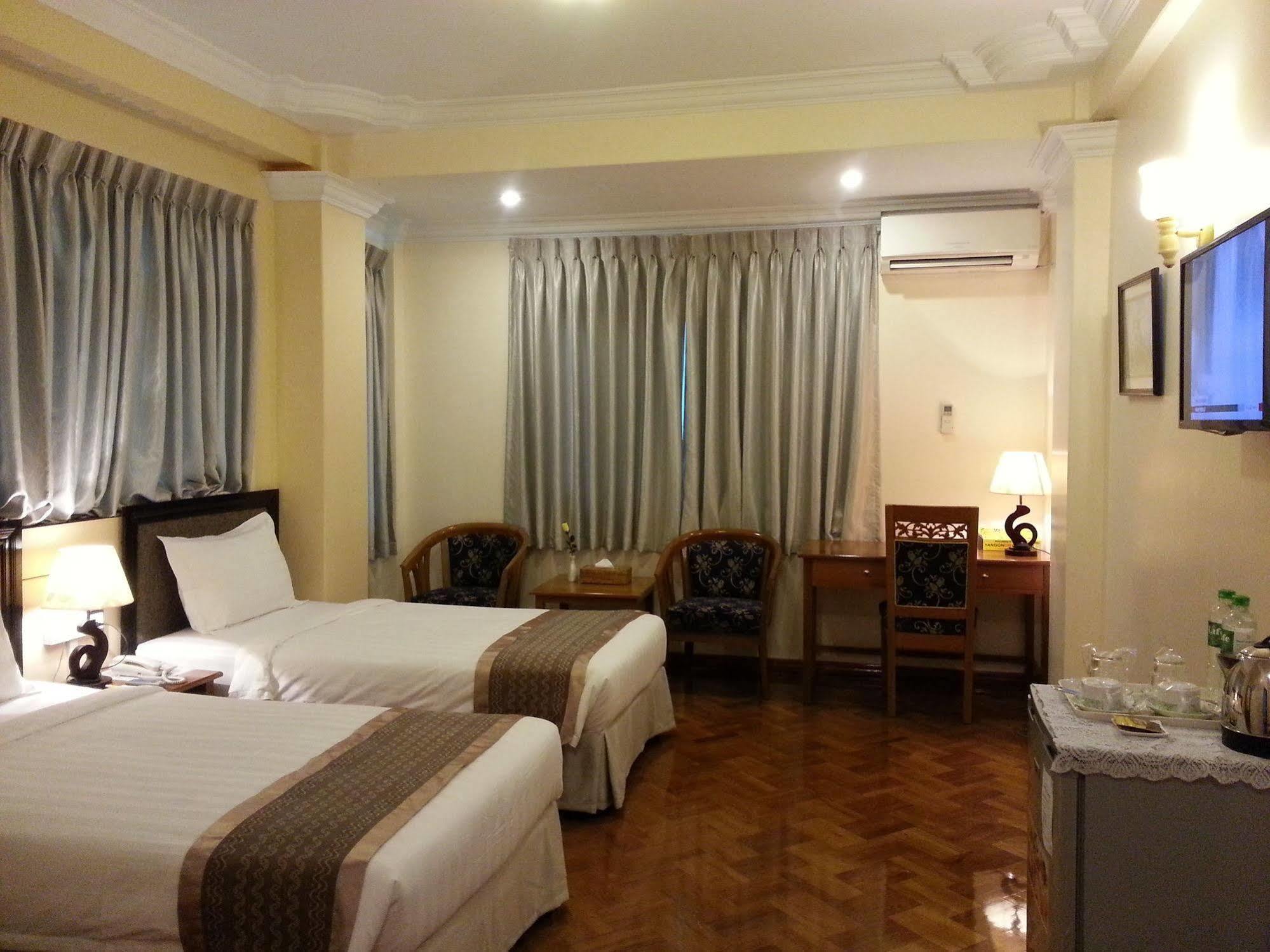 Grand Laurel Hotel Rangun Zewnętrze zdjęcie