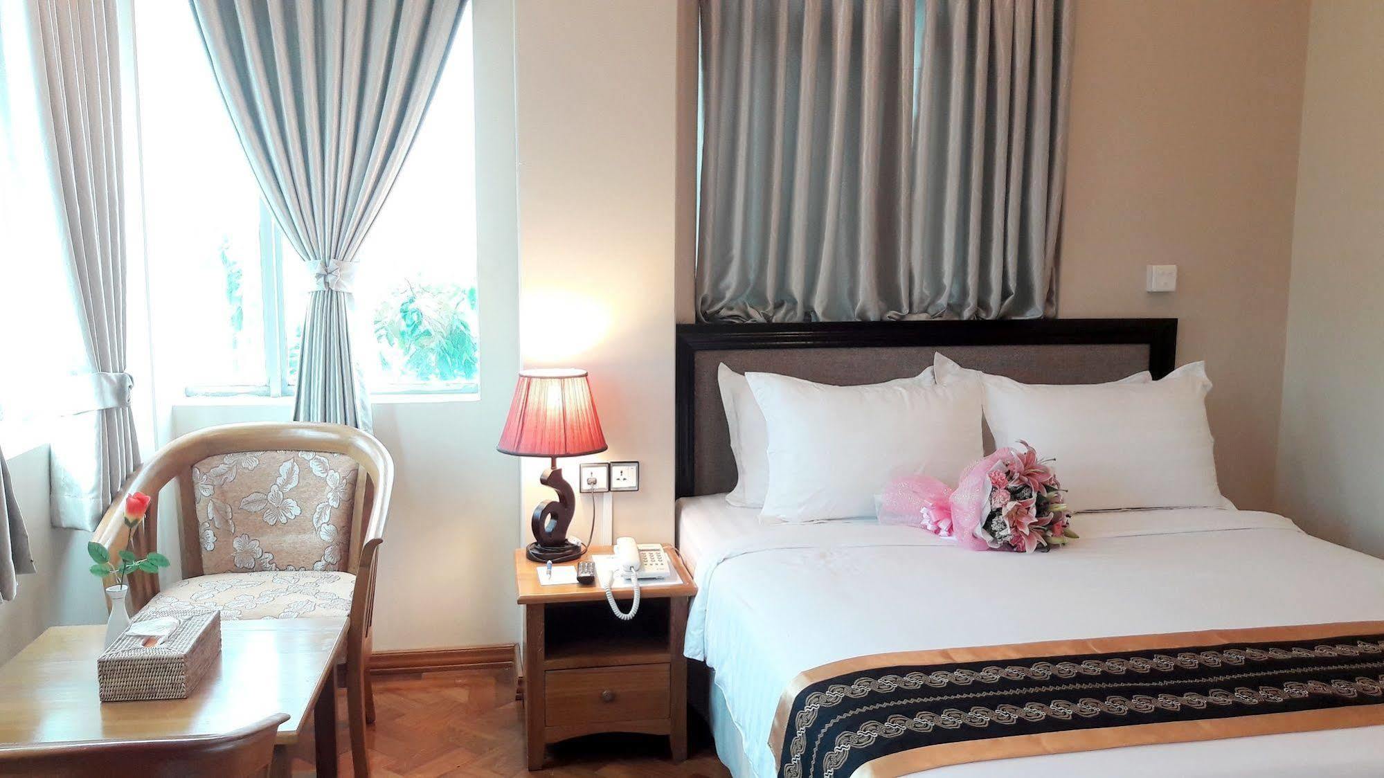 Grand Laurel Hotel Rangun Zewnętrze zdjęcie