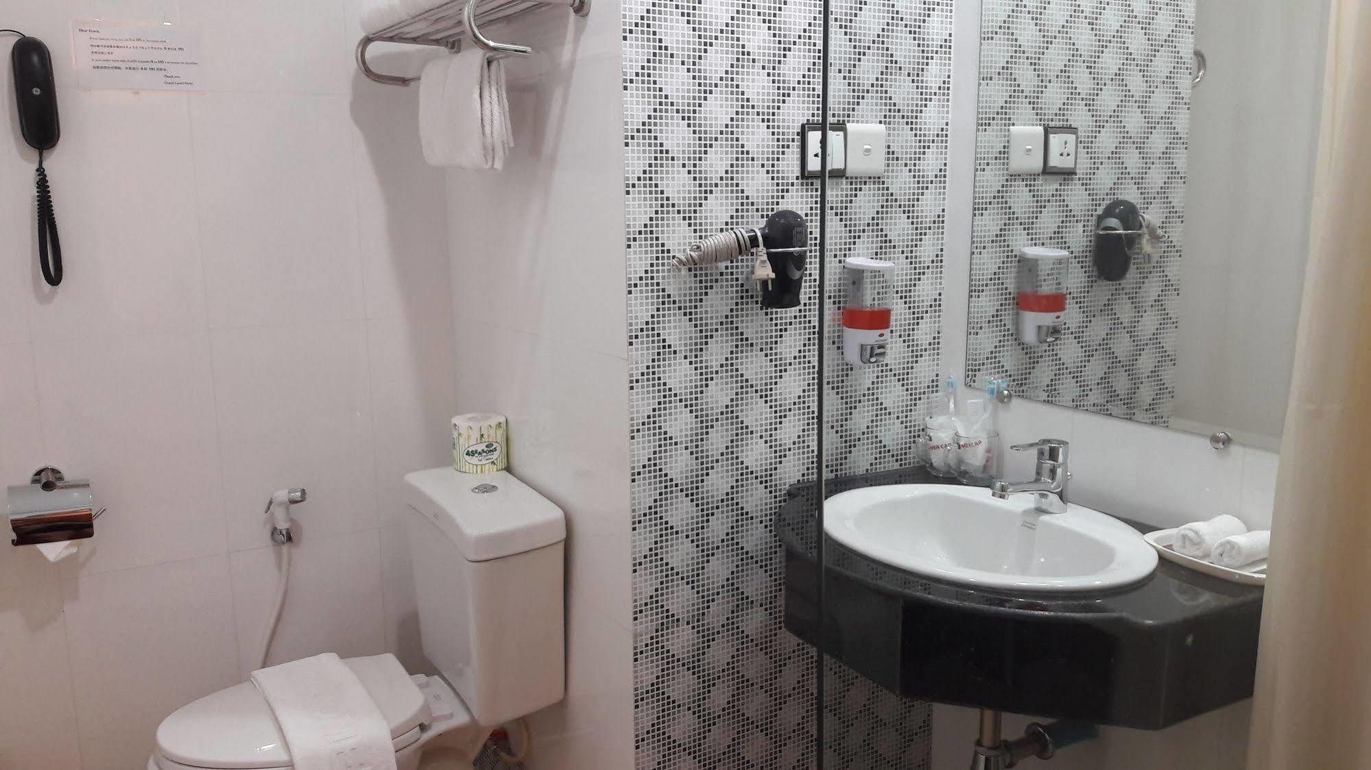Grand Laurel Hotel Rangun Zewnętrze zdjęcie