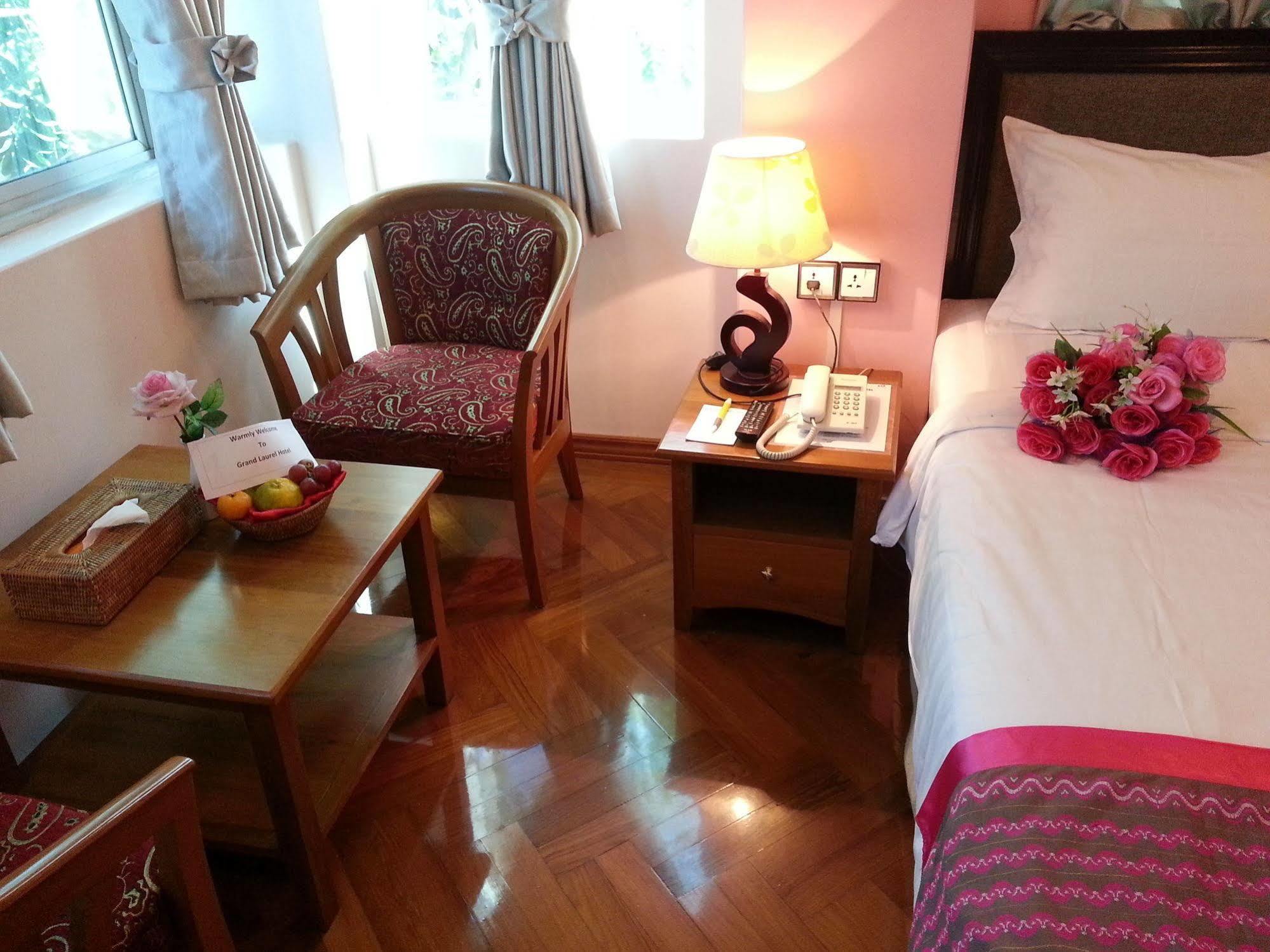 Grand Laurel Hotel Rangun Zewnętrze zdjęcie