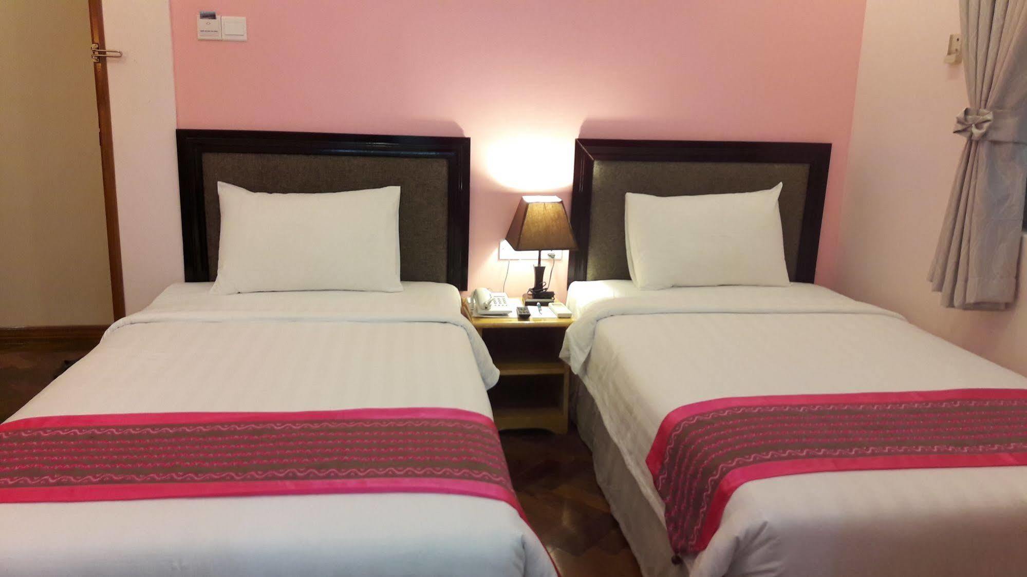 Grand Laurel Hotel Rangun Zewnętrze zdjęcie