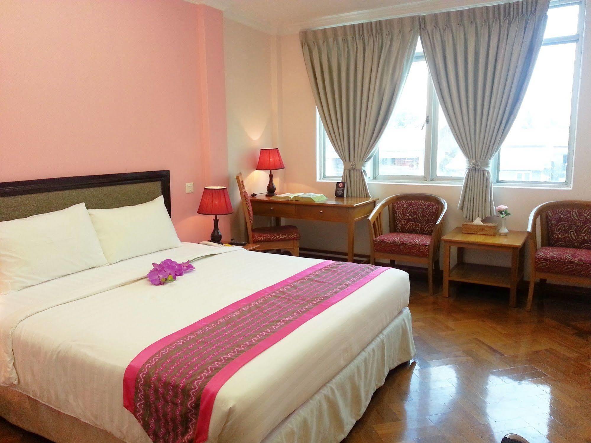 Grand Laurel Hotel Rangun Zewnętrze zdjęcie